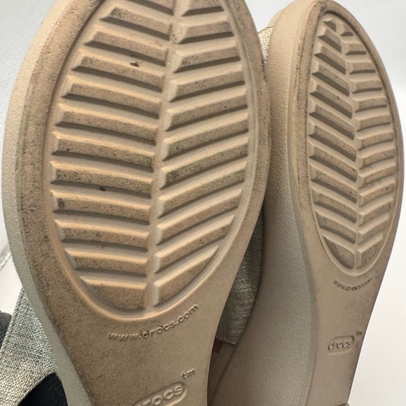 Crocs Leigh Ann Slingback Wedge Heels Womens Sz 9 Beige Fabric Sandals EUC - Picture 10 of 16